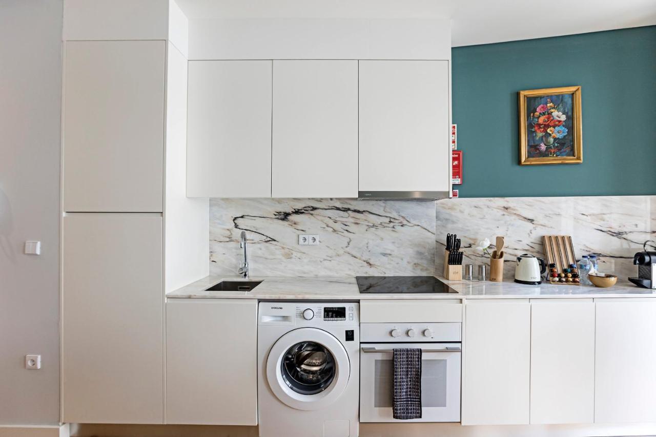 Appartement Turquoise Flat W Ac & Balcony By Lovelystay *